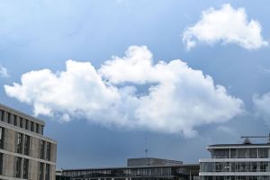 Sonne und Wolken über Stuttgart