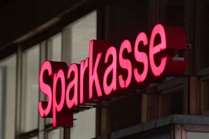 Sparkassen trotzen der Wirtschaftsflaute: Milliarden-Gewinne, aber mit Risiken