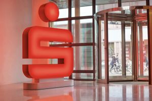 Sparkassen trotzen Onlineboom – 420 Millionen Euro für Filialnetz trotz schrumpfender Kundennutzung