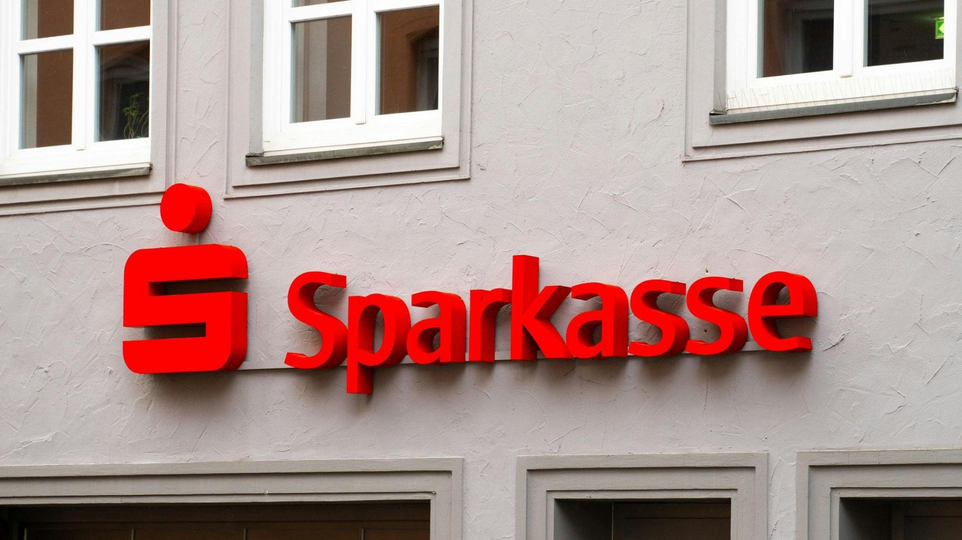 Sparlotterie der Sparkassen: So verdienen Banken Milliarden am PS-Sparen