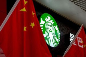 Starbucks senkt Preise in China – Margendruck durch Deflation und aggressive Lokalrivalen