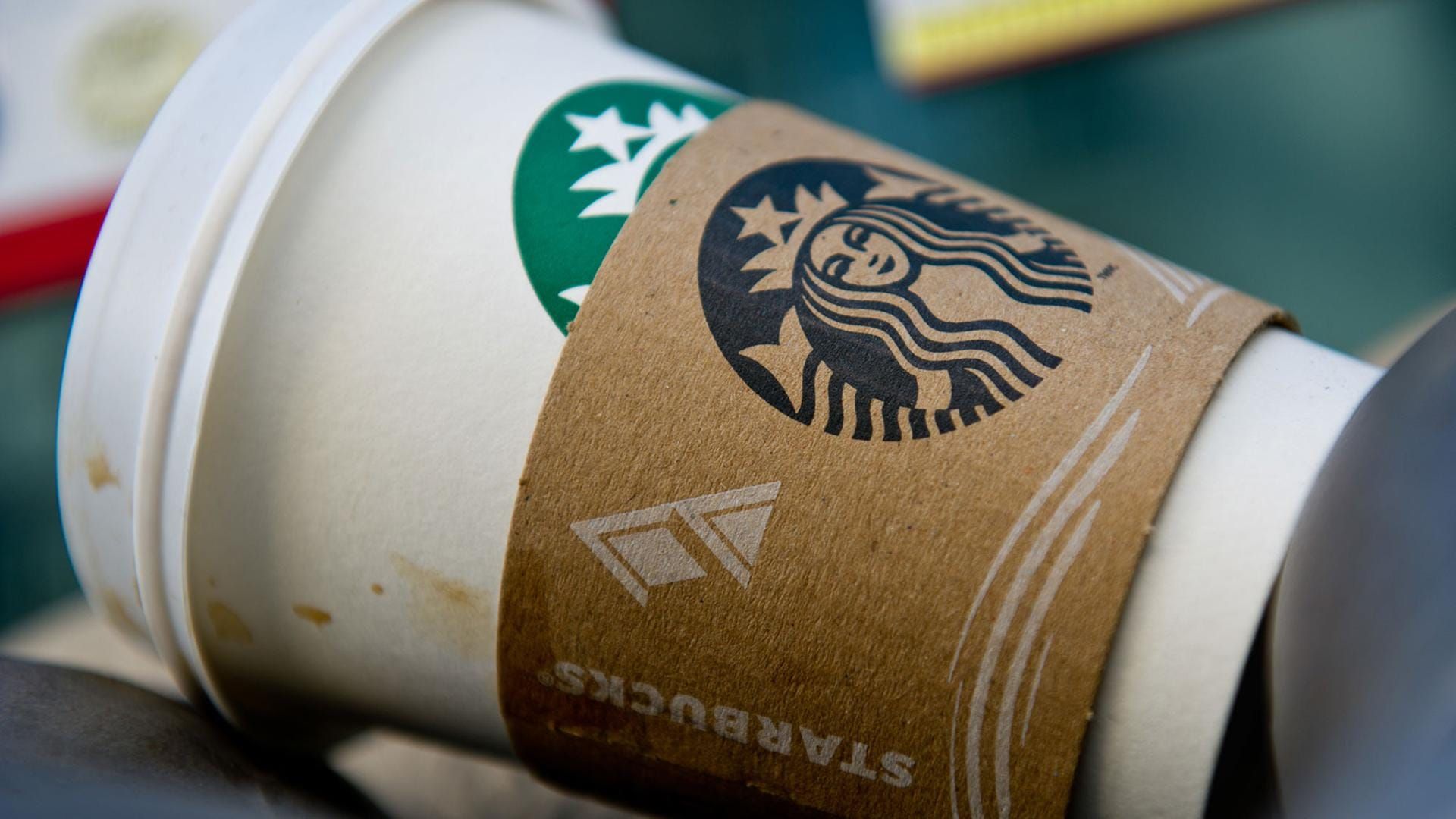 Starbucks streicht Hunderte Stellen – Abfindung sorgt für Diskussion