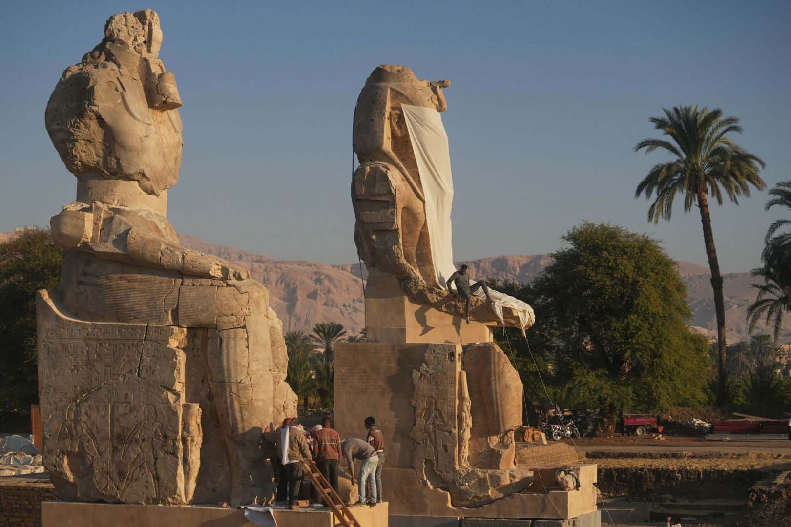 Statuen in Luxor