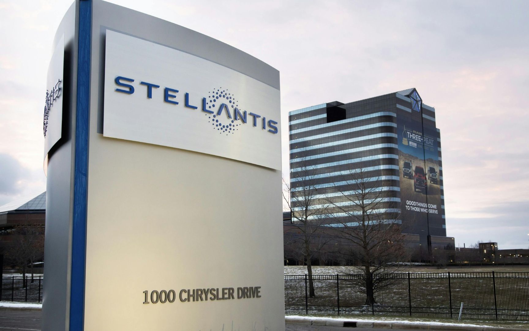 Stellantis stellt Führung neu auf – Strategiewechsel inmitten von Branchenkrise