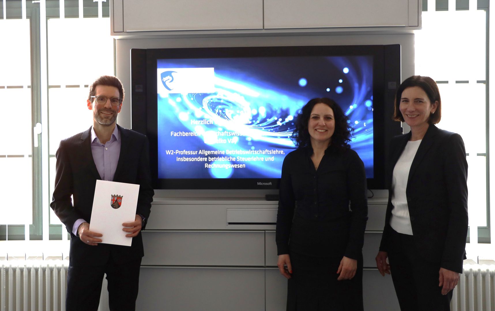 Steuerberater und Wissenschaftler mit Fokus auf Steuertransparenz, Digitalisierung und nachhaltiger Unternehmensbesteuerung