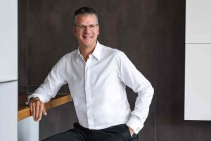 Stiftung Finanzbildung verleiht Vertrauenssiegel „Sachwert.WEISE.r“ an Alexander Betz