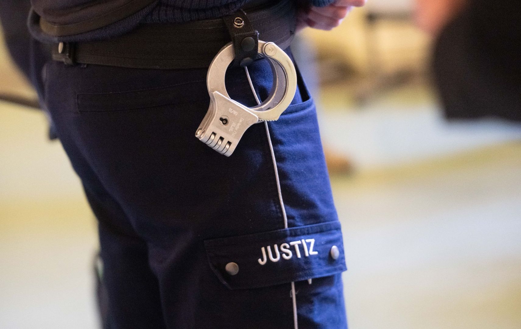 Sträfling türmt aus dem Gerichtssaal