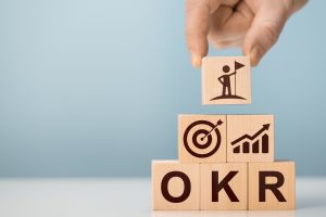 Strategieumsetzung mit System: Wie OKR die Lücke zwischen Vision und Realität schließt