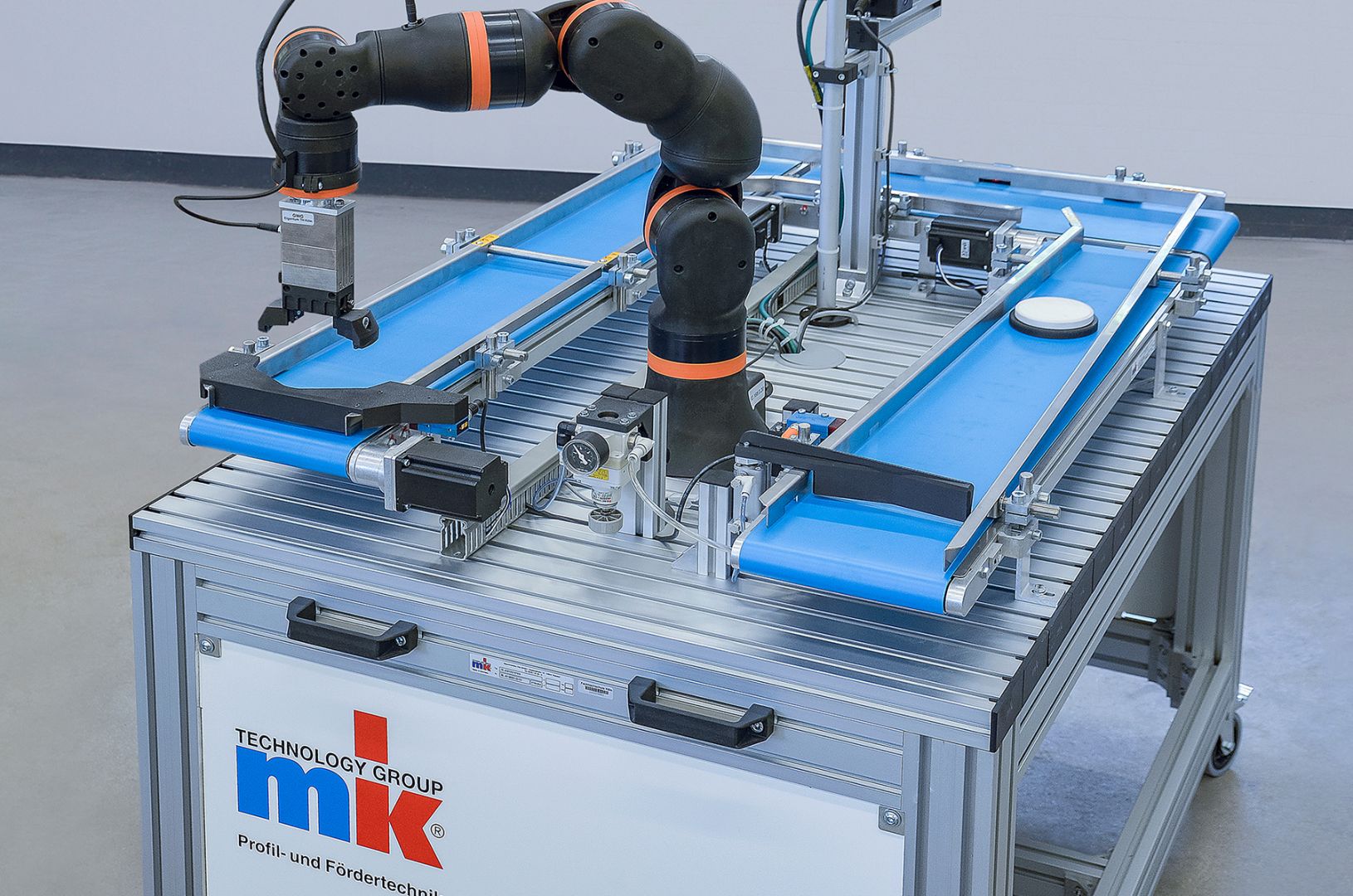 Studierende erleben Industrie 4.0 praxisnah und interaktiv