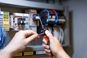 swifty® CS: Schneiden und Abisolieren in einem Werkzeug