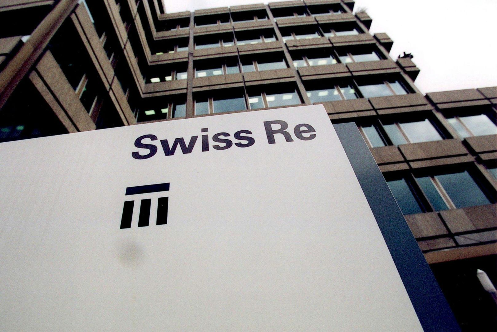 Swiss Re überrascht mit starkem Gewinn – milde Katastrophensaison treibt Ergebnis