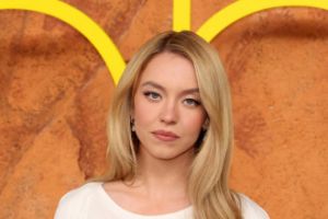 Sydney Sweeney wird eine neue Version von Katrina Van Tassel in einer Verfilmung von Lindsey Anderson Beers noch unveröffentlichtem Buch 'Hollow' spielen.