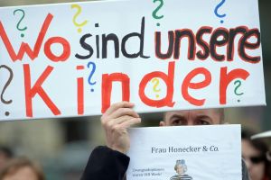 Systemunrecht mit lebenslangen Folgen: Studie belegt politische Zwangsadoptionen in der DDR