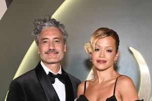 Taika Waititi und Rita Ora