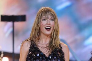 Taylor Swift hat formelle Schritte unternommen, um ihre Identität vor KI zu schützen.