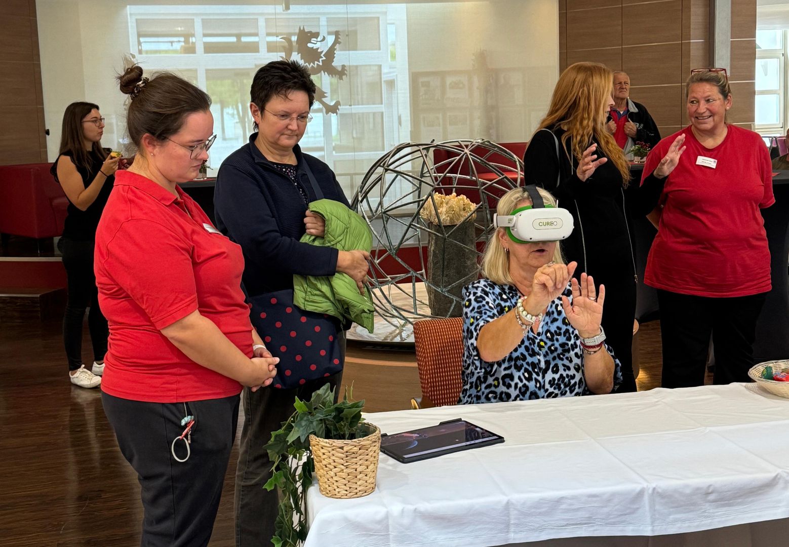 Therapie und Pflege zum Anfassen: Fachkräftetag im Passauer Wolf Bad Griesbach