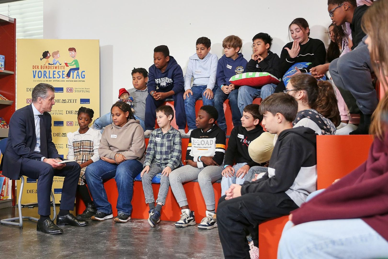 Thorsten Frei liest aus einem Kinderbuch am 21.11.2025