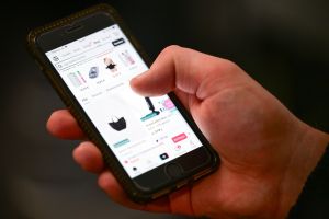 «TikTok-Shop» auf einem Smartphone
