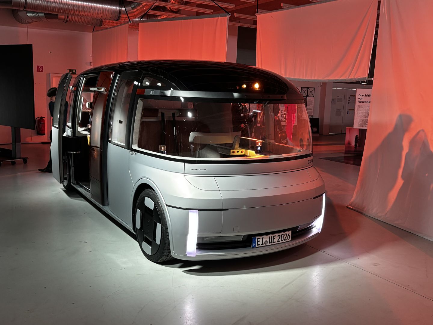 Transparenz für die Mobilität von morgen: Materialien für das Self-Driving Urban E-Shuttle