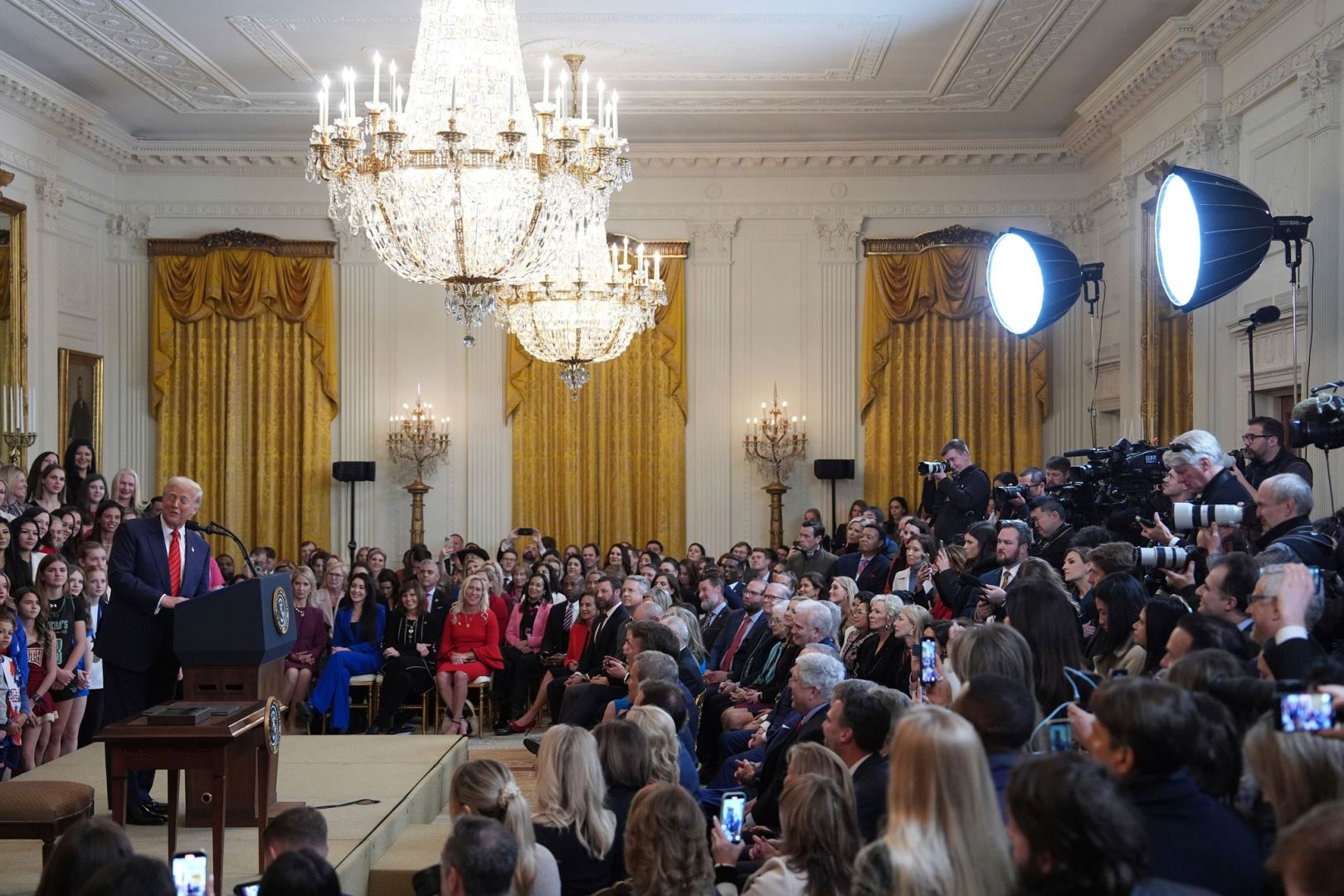 Trump will Trans-Mädchen von Schulwettkämpfen ausschließen