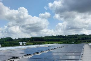 TSUBAKI KABELSCHLEPP nimmt große PV-Anlage in Wenden in Betrieb