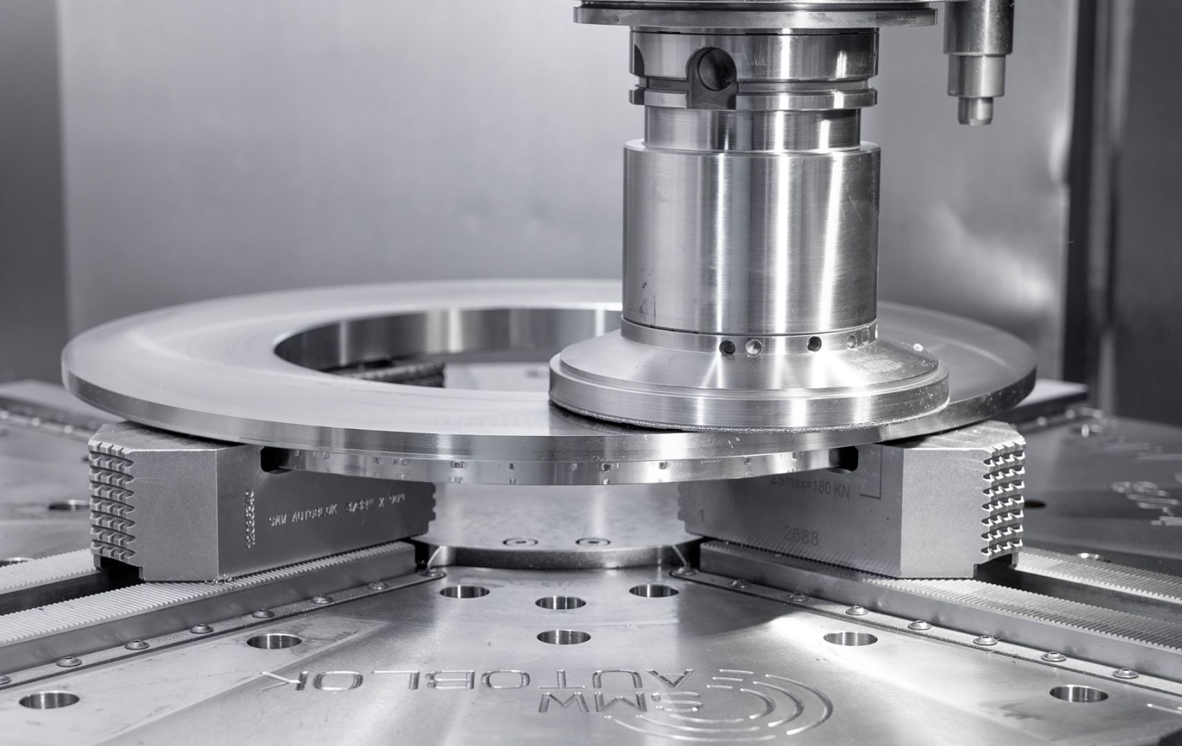 Tyrolit Gruppe erreicht 24/7-Produktion mit Lino® Hub