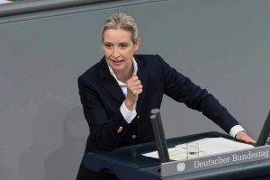 Umfrage zur Kanzlerfrage: Weidel vor Merz und Klingbeil