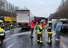 Unfallserie auf der A44 - Tote und Verletzte