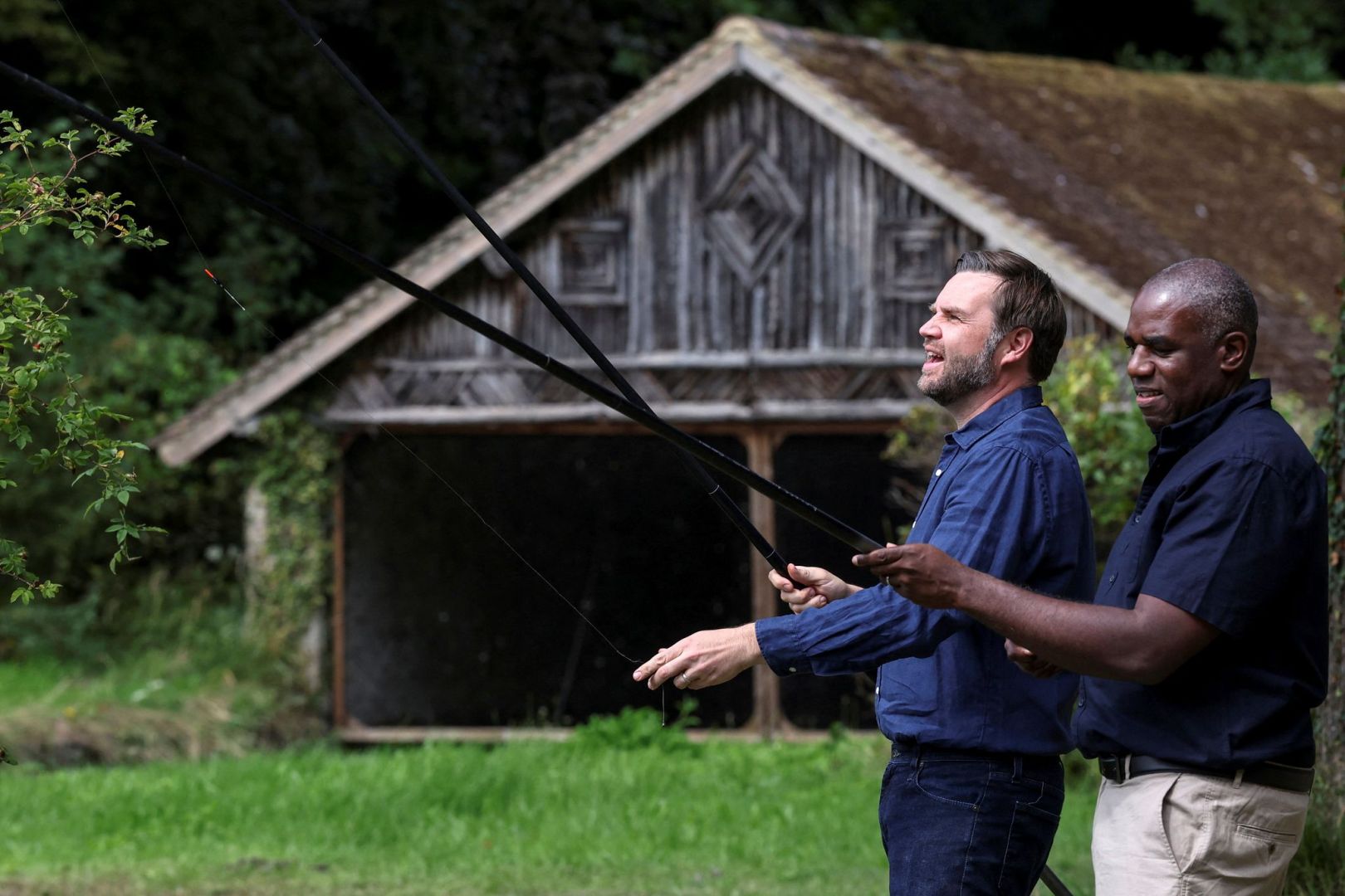 Vance zu Besuch in Großbritannien