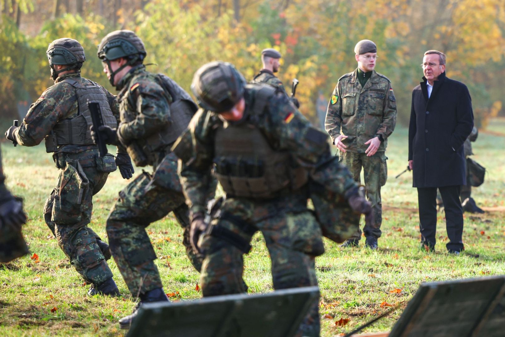 Verteidigungsminister besucht Heimatschutzregiment 2
