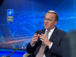 Verteidigungsminister Pistorius bei Interview mit dpa