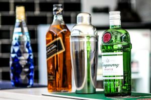 Vier Verschiedene Alkoholische Flaschen