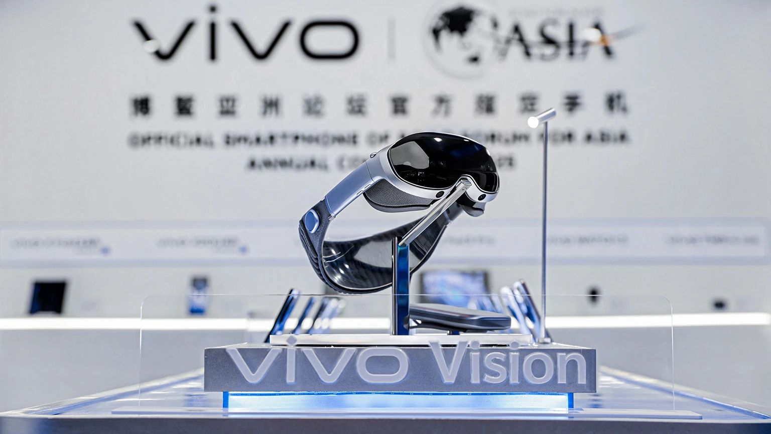 vivo präsentiert erstes Mixed-Reality-Headset und kündigt Robotik-Labor an