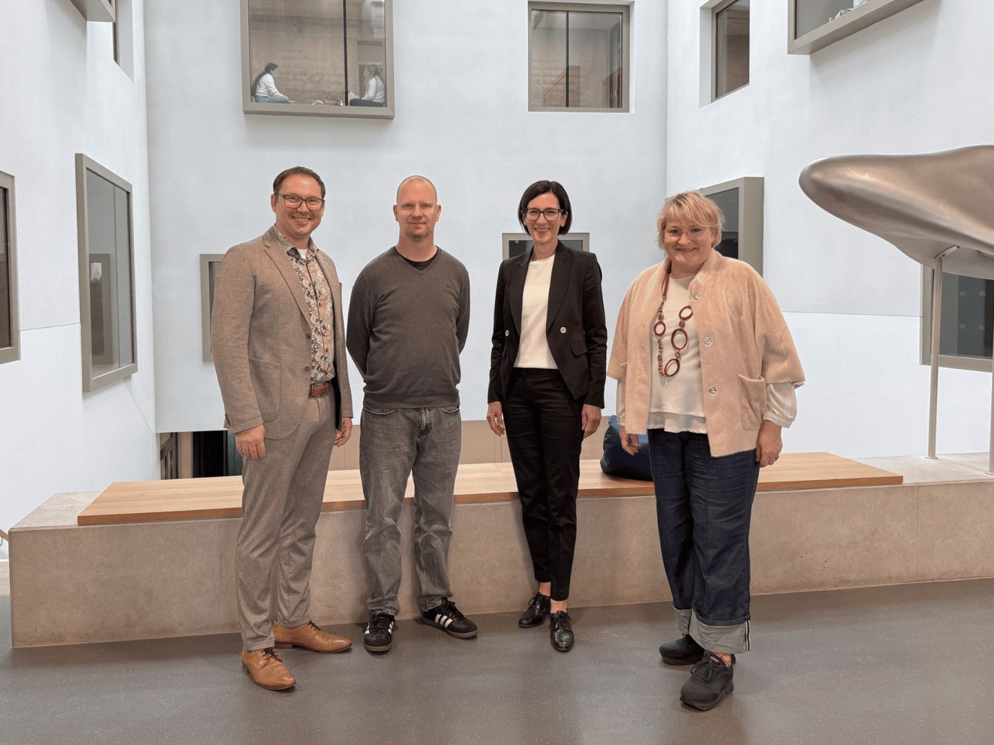 Vom Informatik-Labor ins Klassenzimmer: Hochschule Worms spendet Technik an Pfrimmtal Realschule Plus