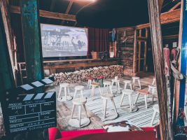 Von der Piste direkt ins Kino – Zeitreise im ersten Ski-Kino Tirols