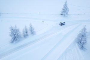 vw bus, schnee, winter, winterlandschaft, engadin, vw, bus, nature, vintage, vehicle, snow, bulli, nostalgic, camper, volkswagen, van, transport, auto, car, blue vintage, car wallpapers, blue bus