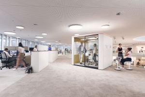 Was viele unterschätzen: Auch Bürolärm kann Rückenschmerzen auslösen