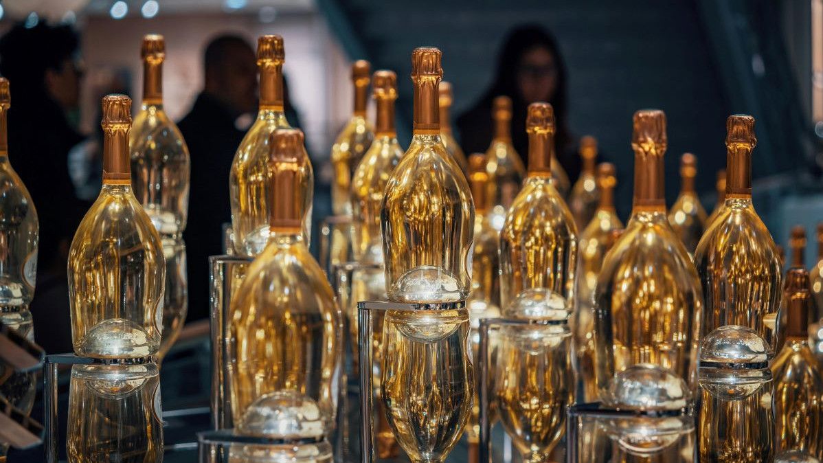 Weisswein und Schaumwein gewinnen deutlich