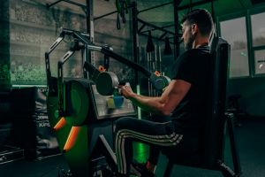 Wenn sich Krafttraining erstmals dem Menschen anpasst: Sparkfield auf der FIBO 2026