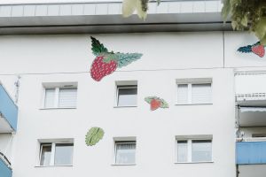 „Willkommens-Erdbeeren“ an GWW-Fassaden