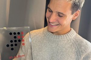 Wincent Weiss mit dem "Nummer 1 Award" am 30.01.2026