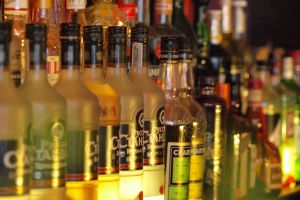 Wodka-Flaschen (Archiv)