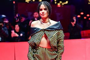 Zazie Beetz verbrannte sich am Set von 'Deadpool 2' die Brust.