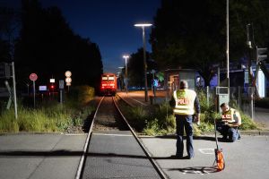 Zug erfasst Kind