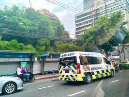 Zwei neugeborene Babys in Bangkok zurückgelassen gefunden