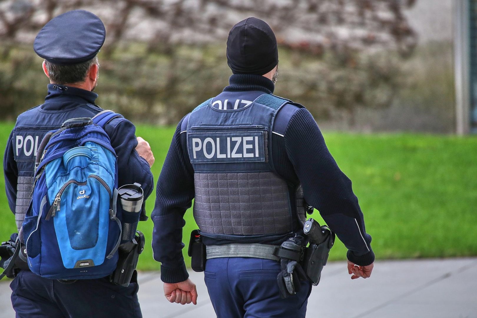 Zwei Polizisten (Archiv)